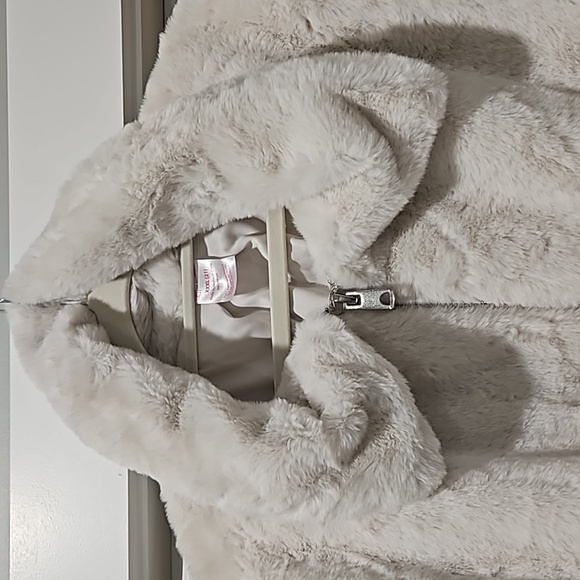 Faux fur jacket - Picture 2 of 11